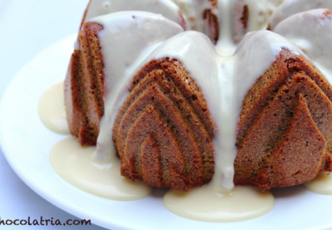 bolo de beterraba com calda de maple