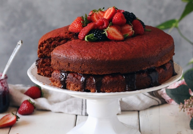 bolo de beterraba e frutos vermelhos