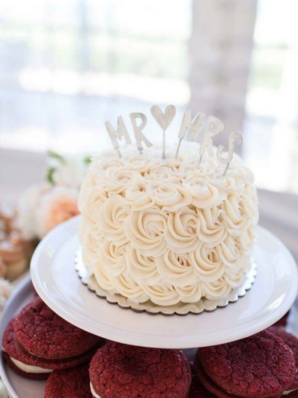 modelo de bolo de casamento simples flor açúcar
