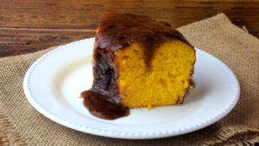 bolo de cenoura cremoso
