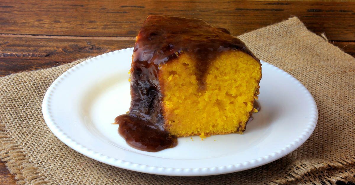 bolo de cenoura cremoso
