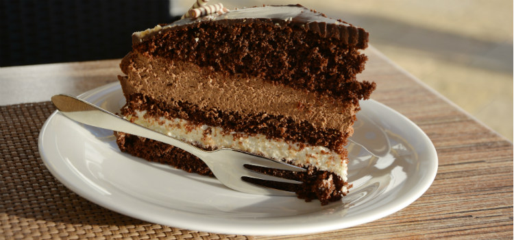 bolo de chocolate com paçoca