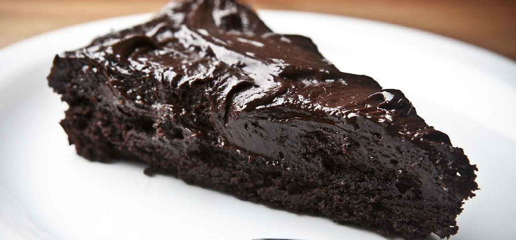 bolo de chocolate cremoso escuro