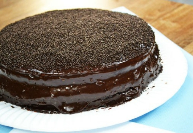 receita bolo de chocolate recheado brigadeirão