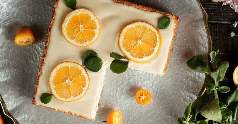 bolo de leite com casquinha de limão