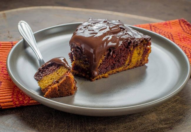 bolo mesclado fofinho de beterraba e cenoura