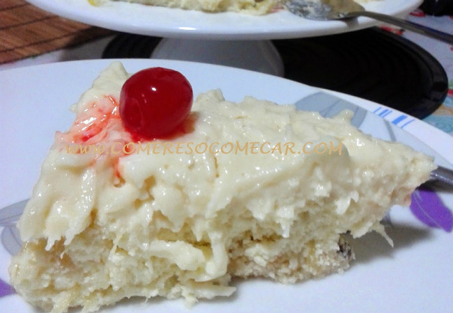 bolo mousse de chocolate com chocolate branco com abacaxi e coco