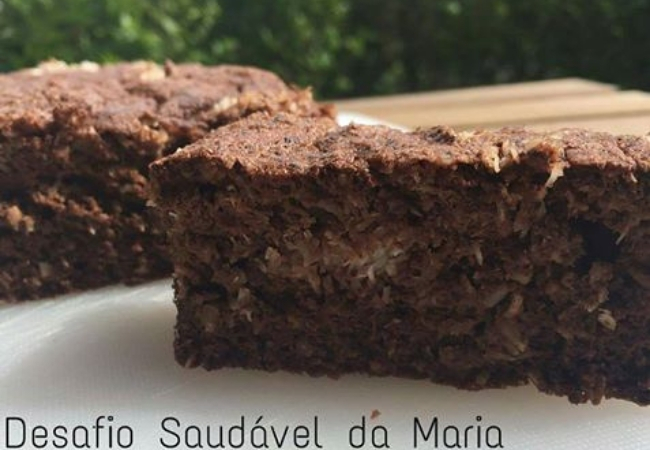 bolo sem açúcar de cacau e coco