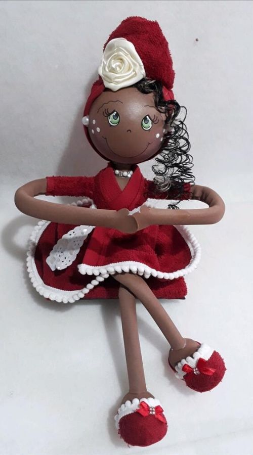 modelo boneca biscuit magrinha
