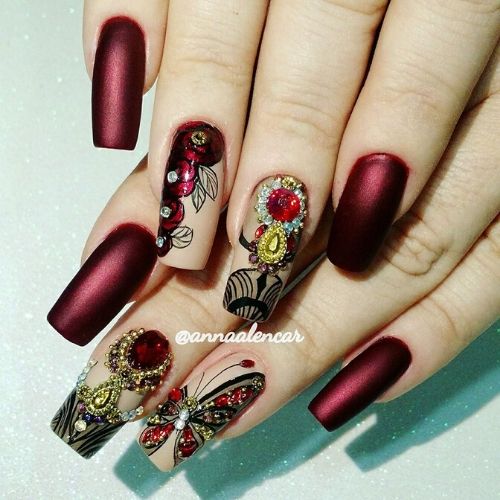 modelo bordô com adesivos