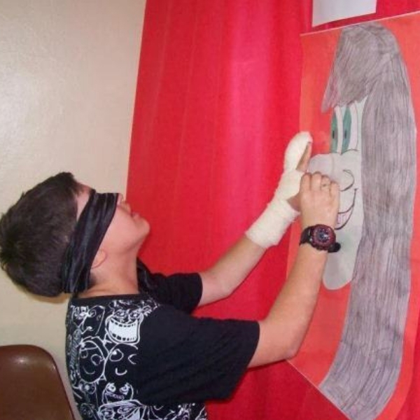 ideias brincadeiras de halloween bruxa