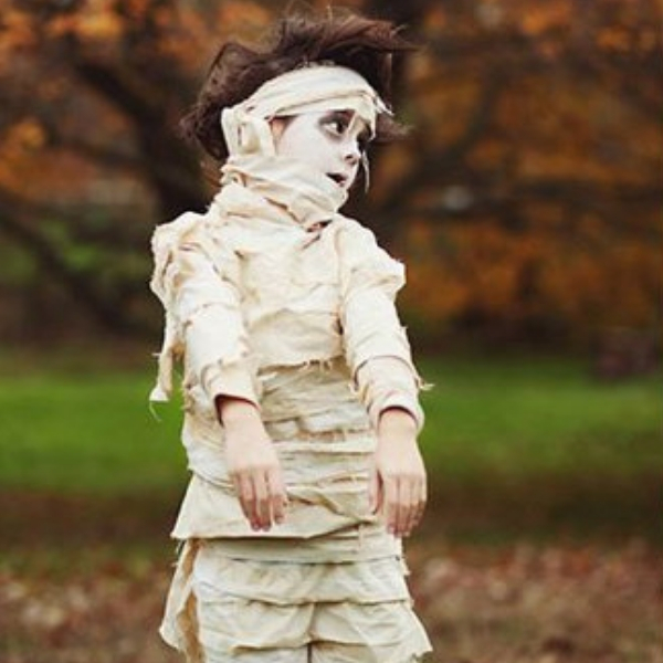 ideias brincadeiras de halloween mumia