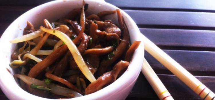 broto de feijão com shimeji