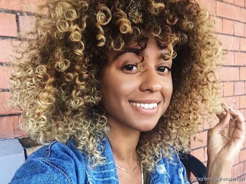 modelo cabelo crespo com franja