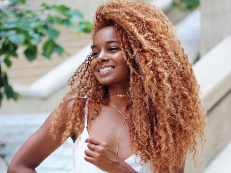 modelo cabelo crespo longo camadas