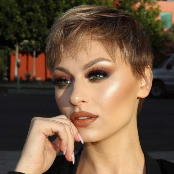 modelo cabelos curtos repicados batido