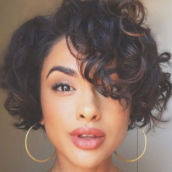 modelo cabelos curtos repicados cacheado