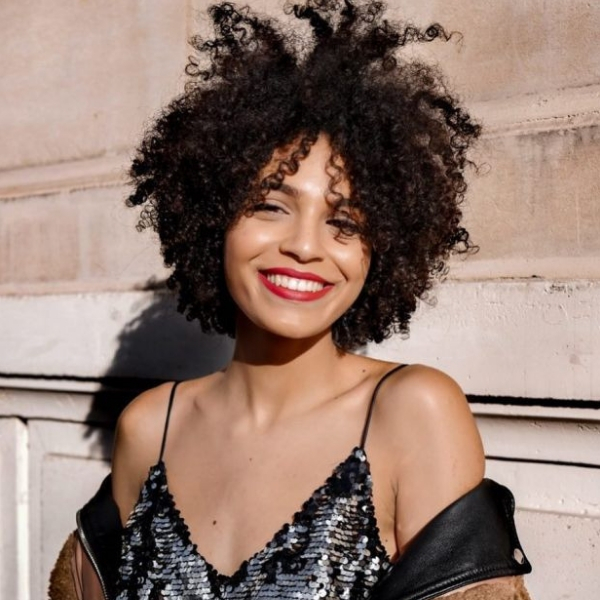 modelo cabelos curtos repicados crespo oval