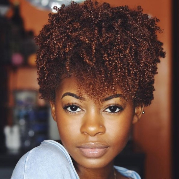 modelo cabelos curtos repicados crespo vermelho