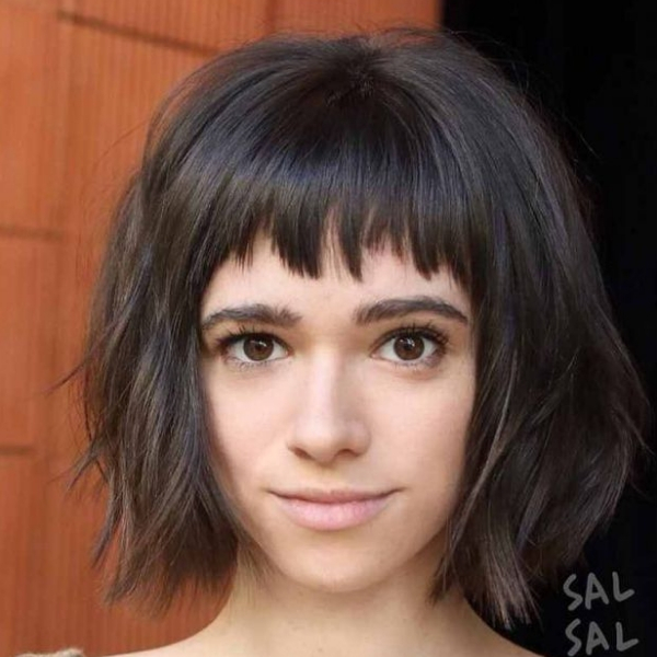 modelo cabelos curtos repicados franja assimetrica