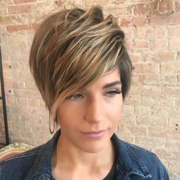 modelo cabelos curtos repicados franjao