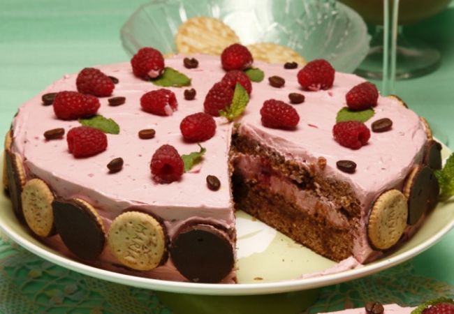 massa de café com recheio de framboesa