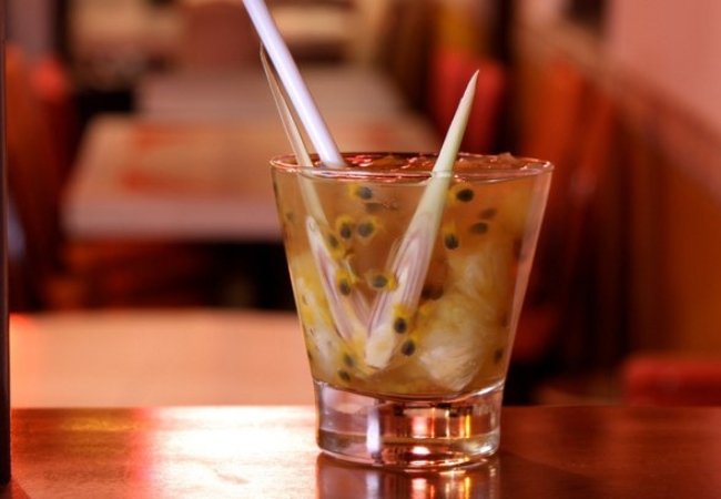 caipirinha de maracujá e abacaxi