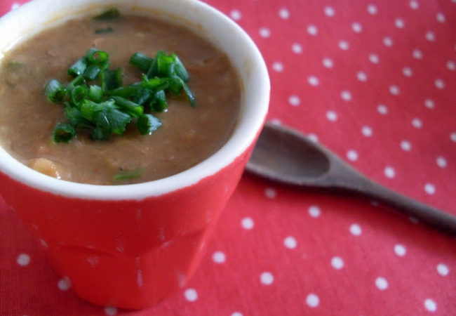 caldo de feijão com ovo