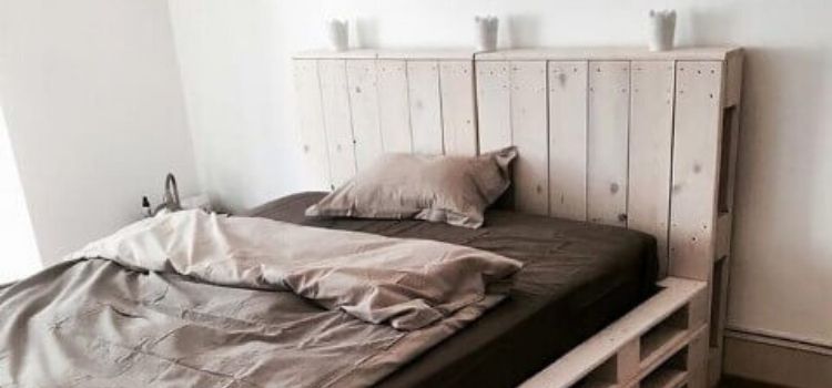 modelo cama com cabeceira grossa