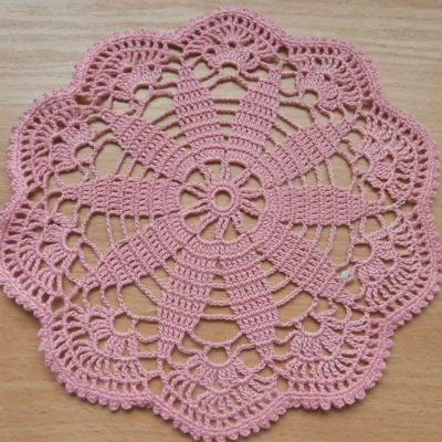 caminho de mesa de croche rosa