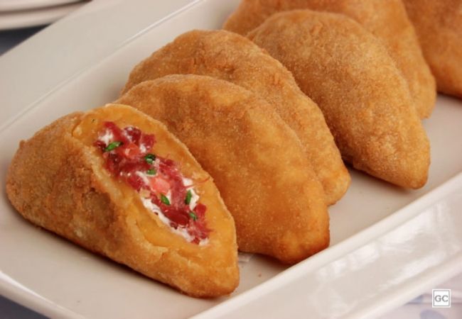 risole de carne seca com requeijão