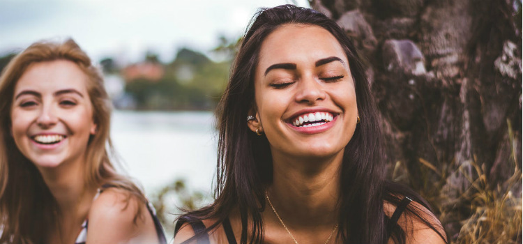 carvão ativado pode clarear os dentes bicarbonato