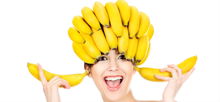 casca de banana no cabelo