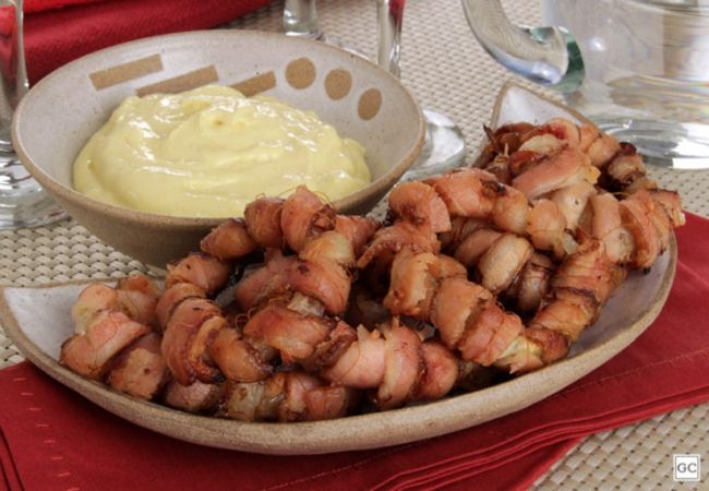 cebola com bacon empanado