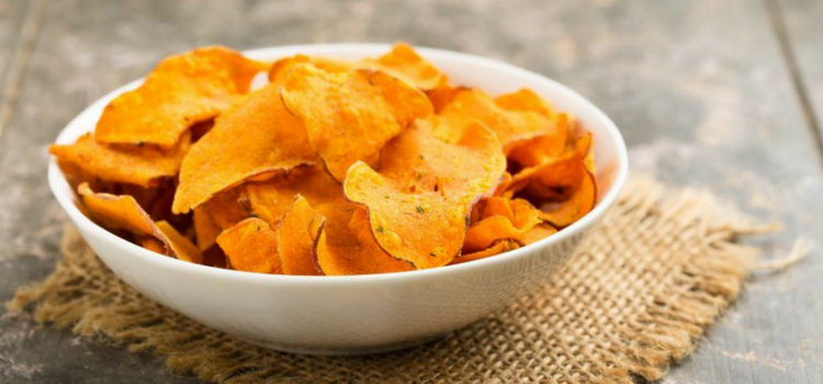 como fazer chips de batata-doce picante