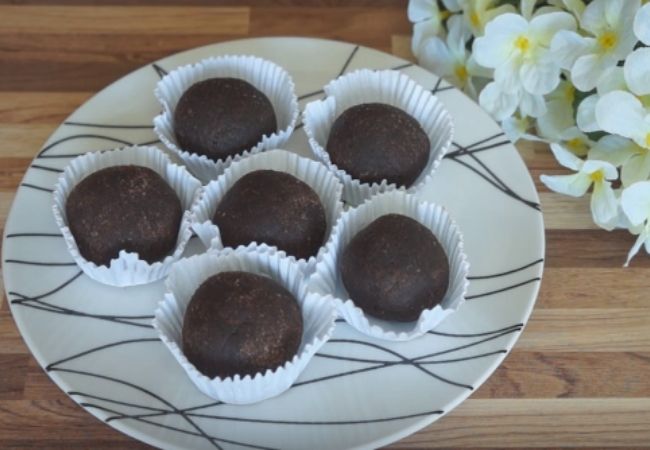 trufas fit de chocolate com amendoim