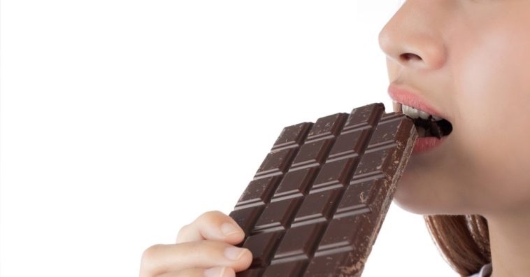 chocolate dá espinha