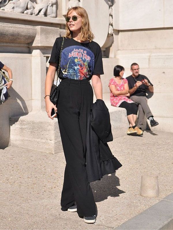 calça pantalona com camiseta