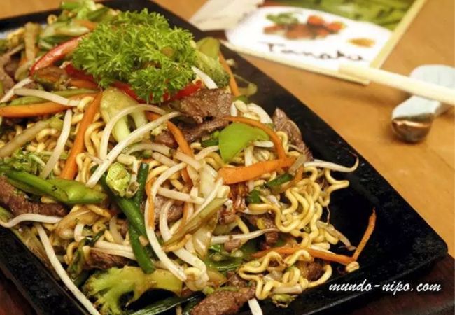 yakissoba com molho rico