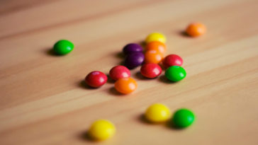 comer algo depois que caiu no chao