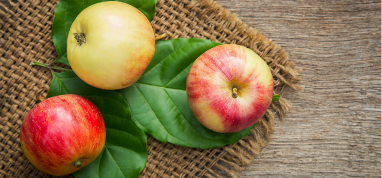 como clarear os dentes maçã