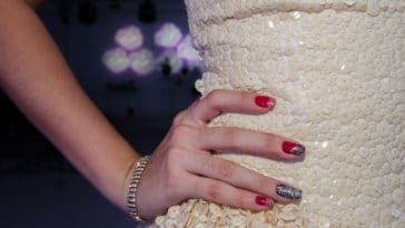 unhas decoradas com adesivo