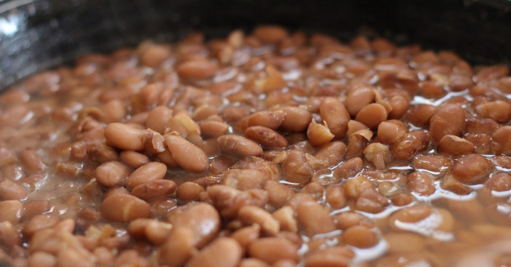 Como deixar o feijão clarinho antes de cozinhar