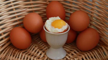 descascar ovo cozido