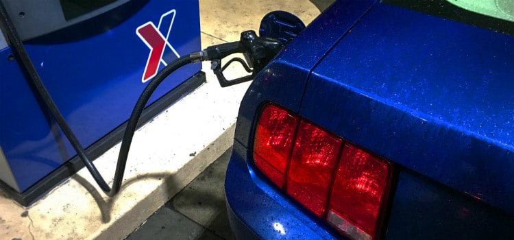 como economizar gasolina sem erros