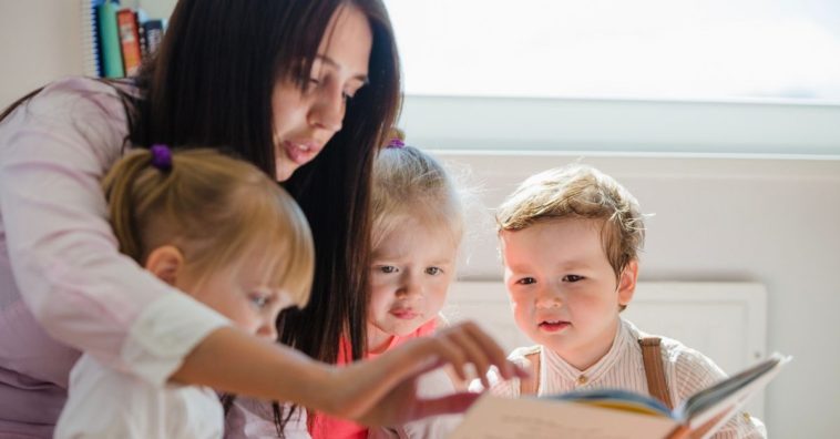 como escolher uma babá