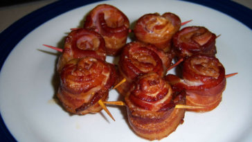 anéis de cebola com bacon