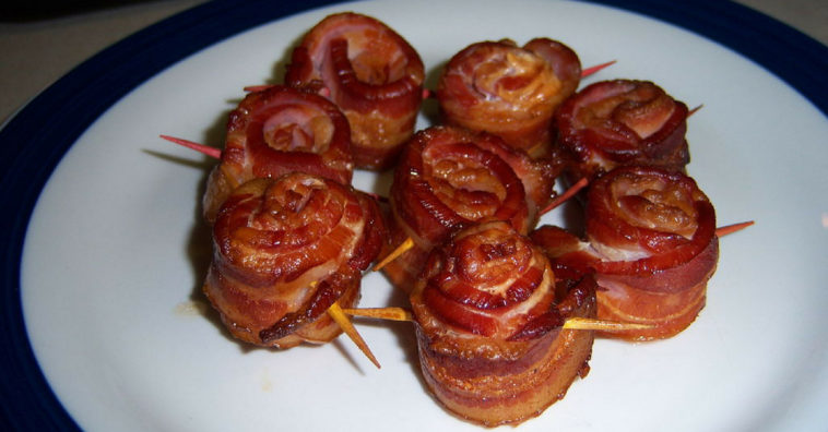 anéis de cebola com bacon