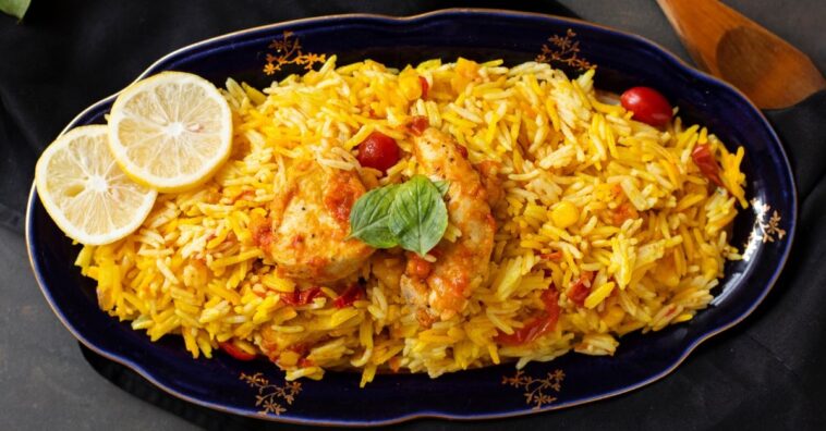 como fazer arroz com frango de uma panela só