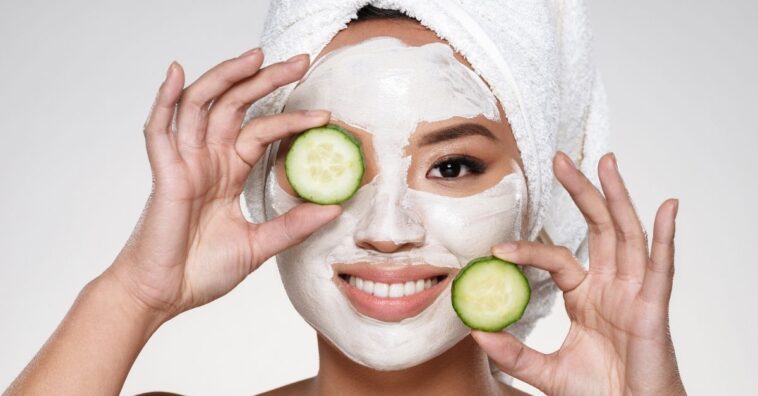 máscara de argila branca